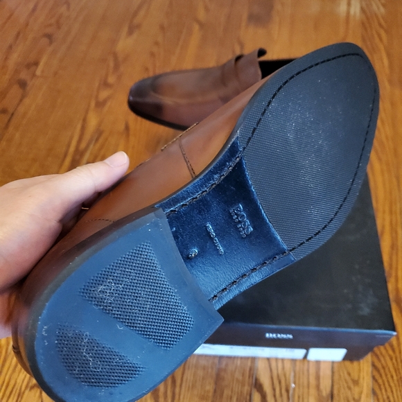 NEW Hugo Boss Kensington Loafer size 6 but fit like a size 9.  Brand New - Picture 3 of 9